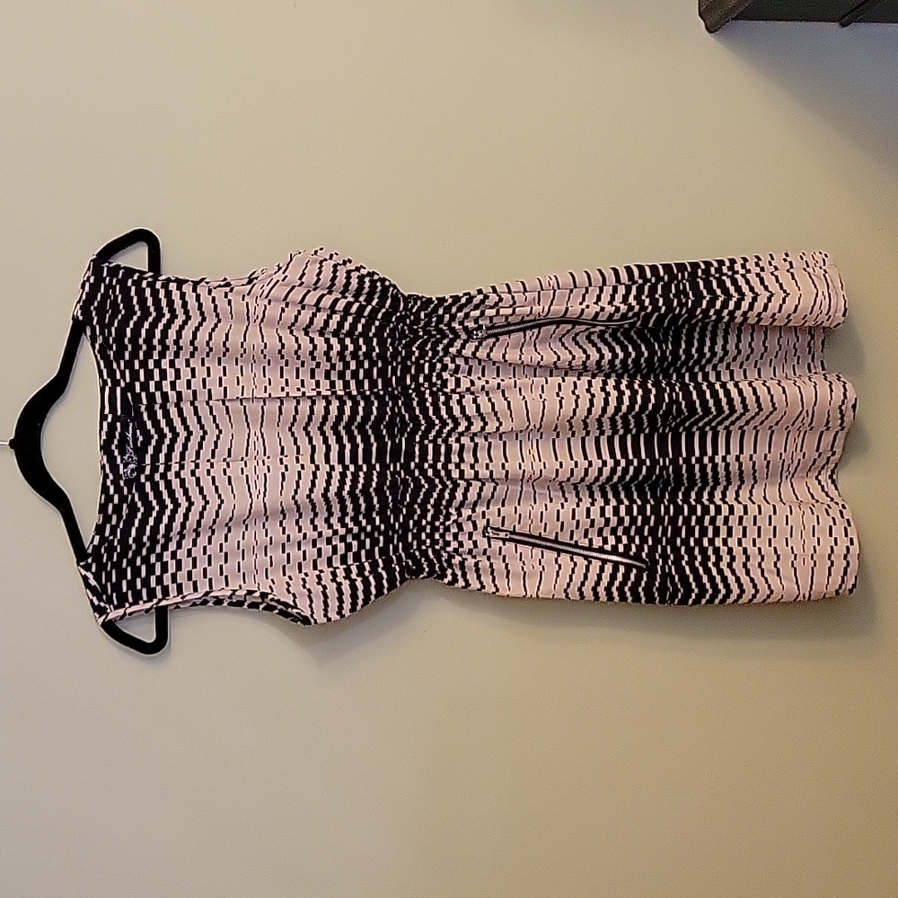 Feathers black and tan geometric patterned  Sleeveles ssummer dress